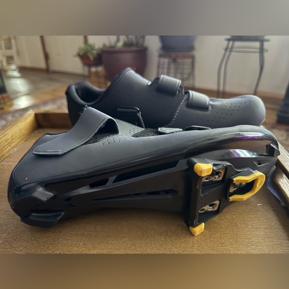 Women’s Black Cycling Shoes - Picture 3 of 5